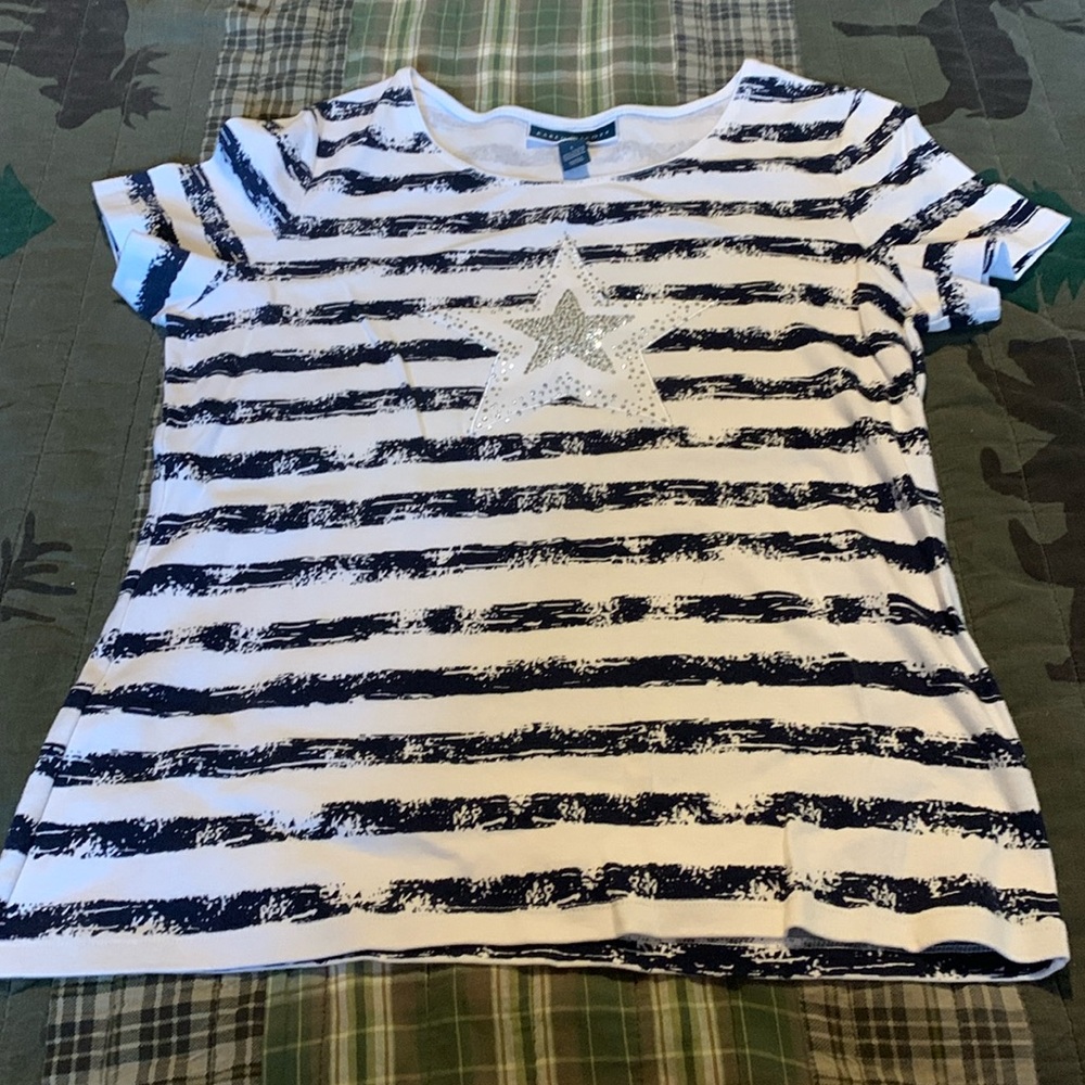 Karen Scott women’s size large patriotic T-shirt